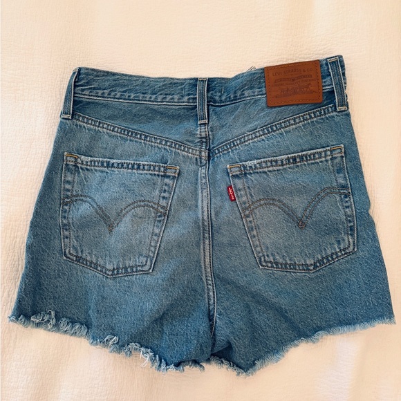 Levi's Ribcage Shorts - Picture 1 of 5